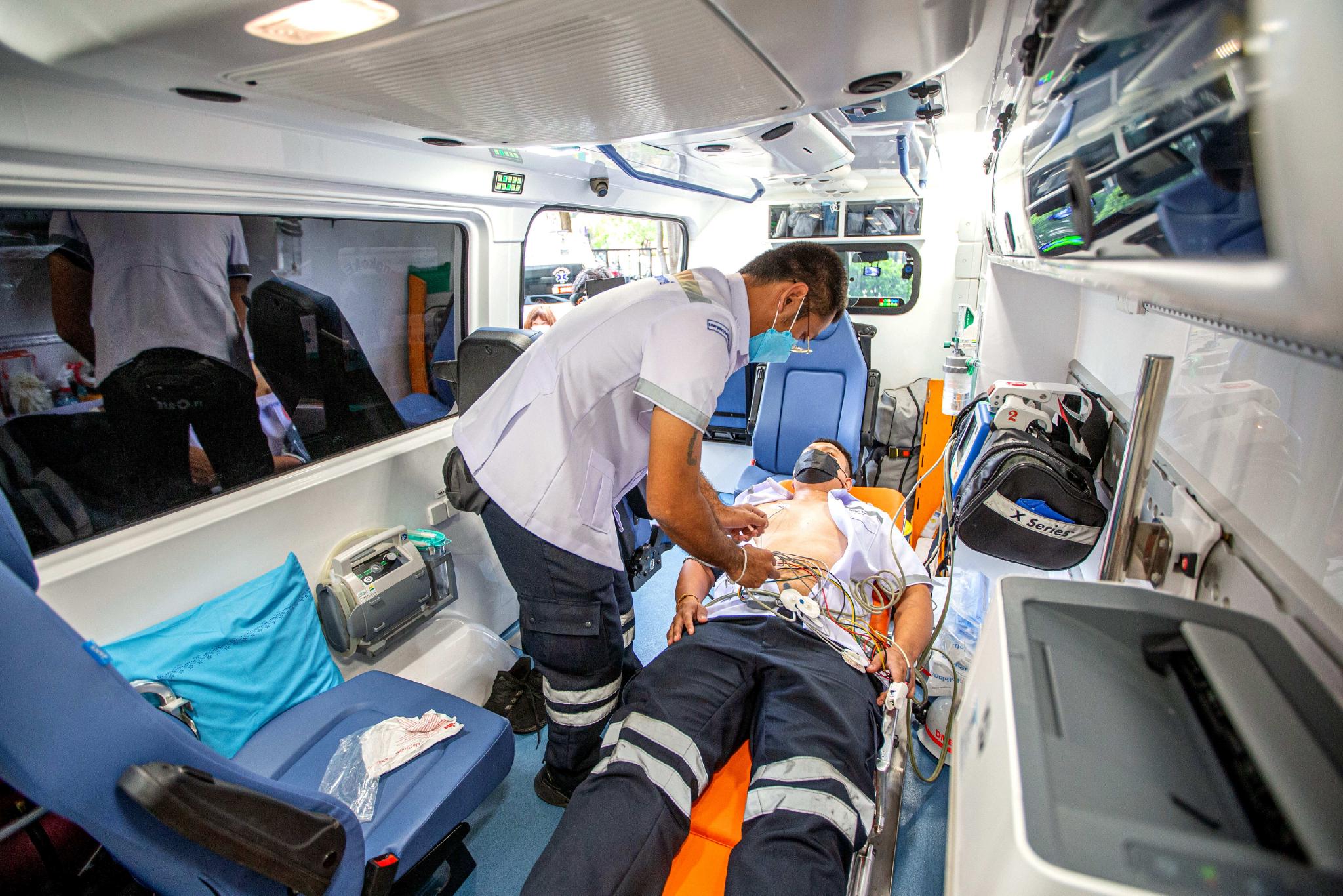 救护车内部病人视角图片