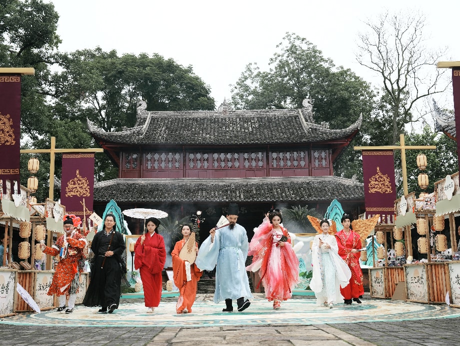 乐山大佛景区“东坡楼”文化展演   向世界游客讲述汉代生活