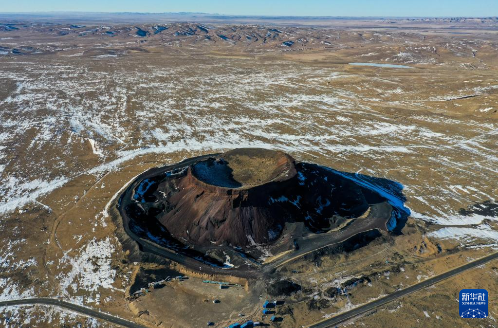 大屯火山口图片