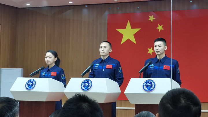 神舟二十三号航天员乘组简历公布