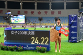 全国青少年田径运动会严欣怡女子200米夺冠