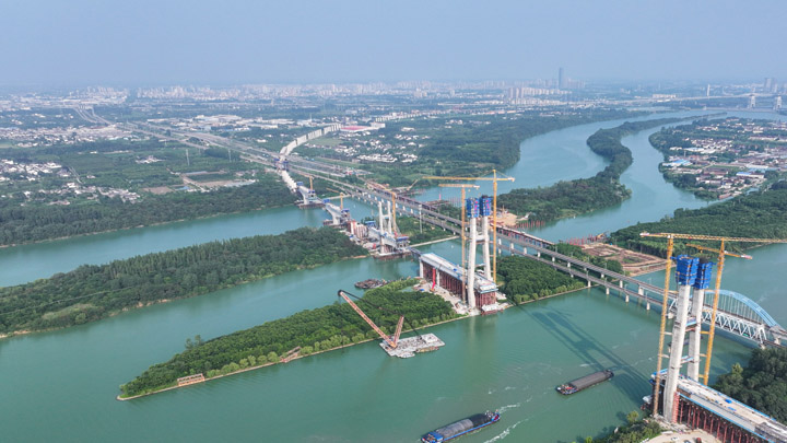 沪渝蓉高铁跨京杭运河斜拉桥建设有序推进
