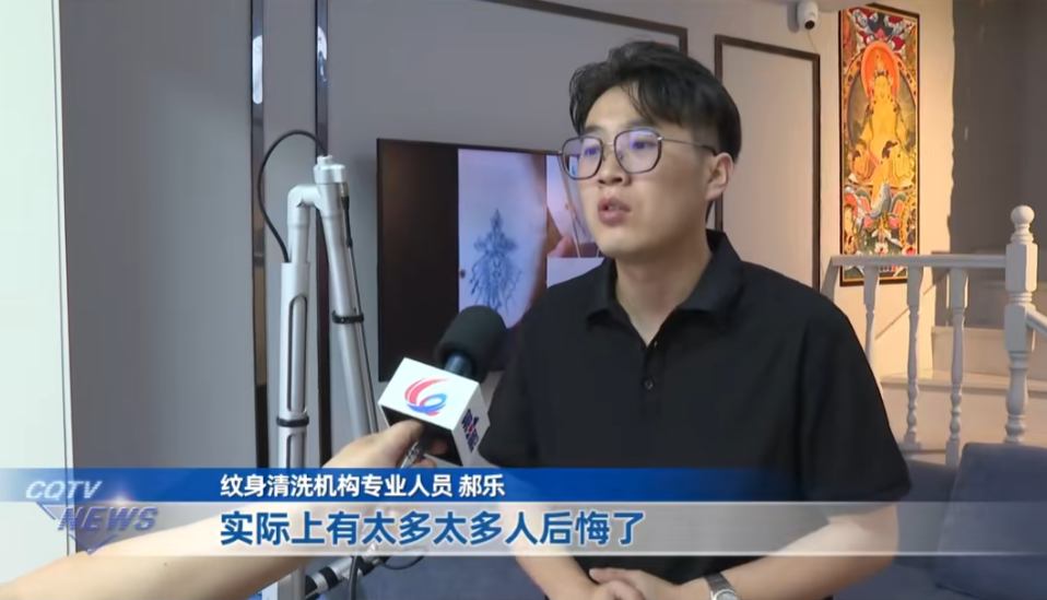 68岁大爷全身重彩纹身，如今肠子悔青：亲友都躲着走，地铁高铁飞机坐不了插图13