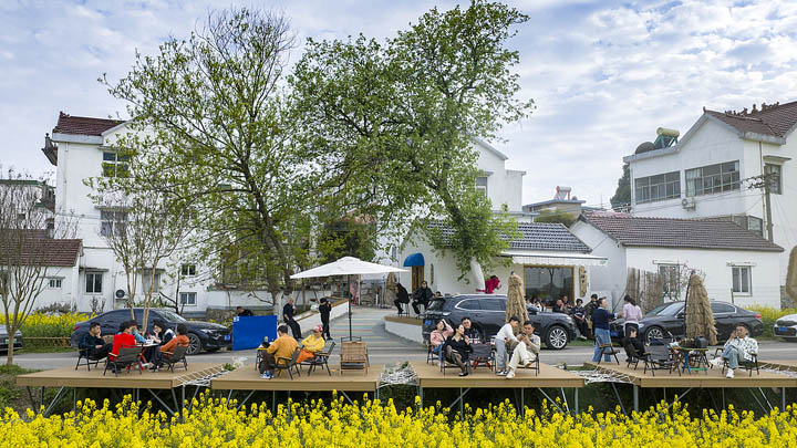 听各界人士为提升“乡村游”建言献策