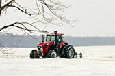 黑龙江北大荒：机械耙雪备春耕