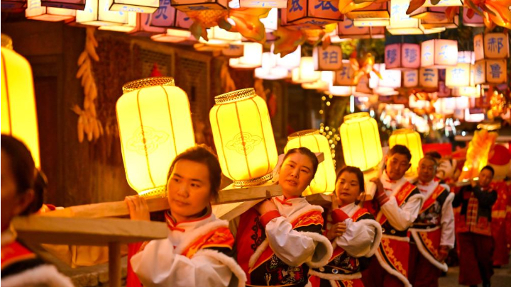 欢天喜地过大年