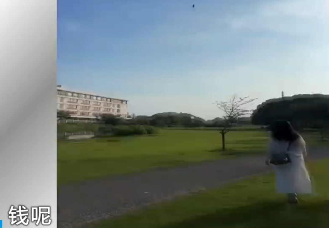 妻子携带大笔现金出门，丈夫追过去被这一幕惊呆！民警：第一次见插图4
