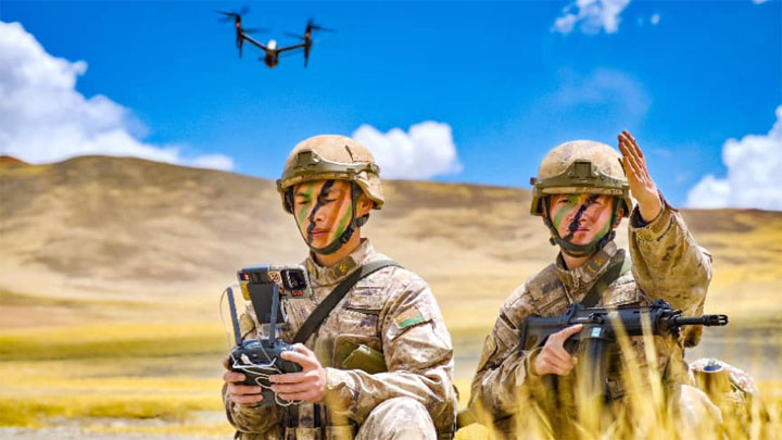 陆军某合成营实战化对抗演练掠影