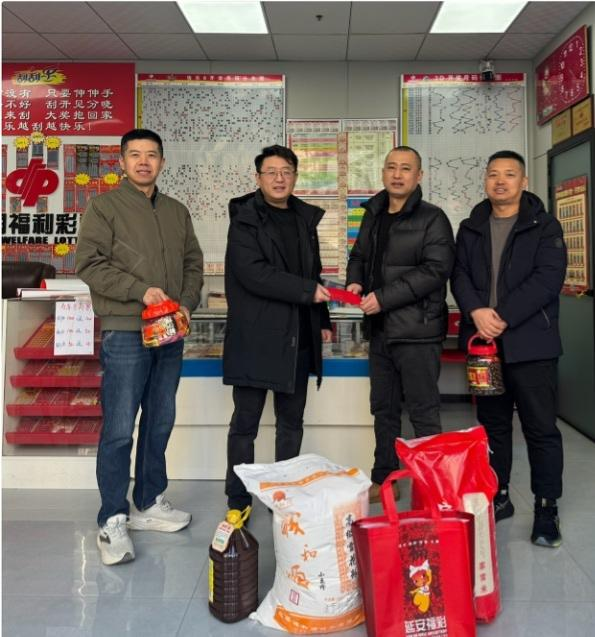 “红心暖站”燃寒冬！关怀送暖到一线