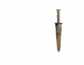 构思新颖的"仿生式"动物纹青铜兵器