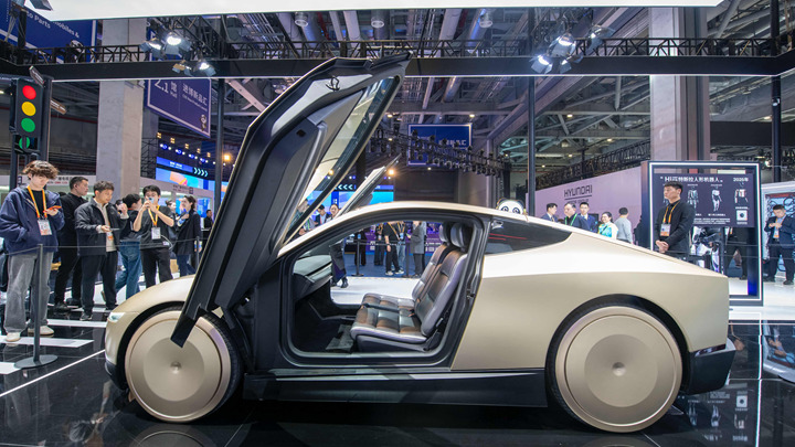 进博奇遇记：尖端科技“首秀” 描画未来生活