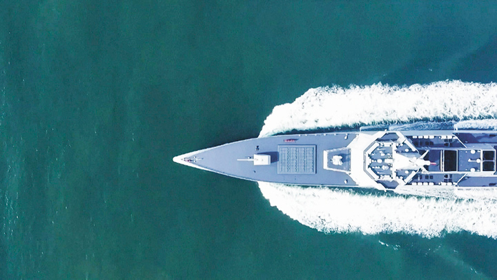 “万吨大驱”十舰入列，中国远海战力大跃升