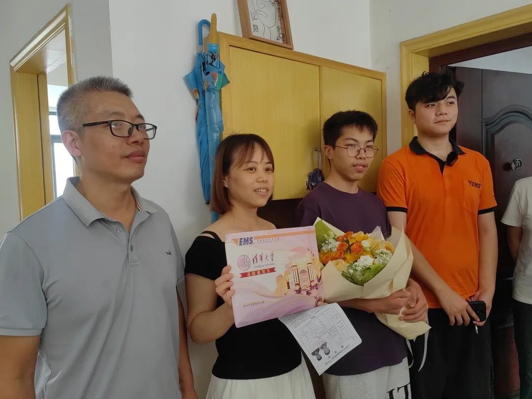 江西第一封高考录取通知书送达！签收人是他插图2