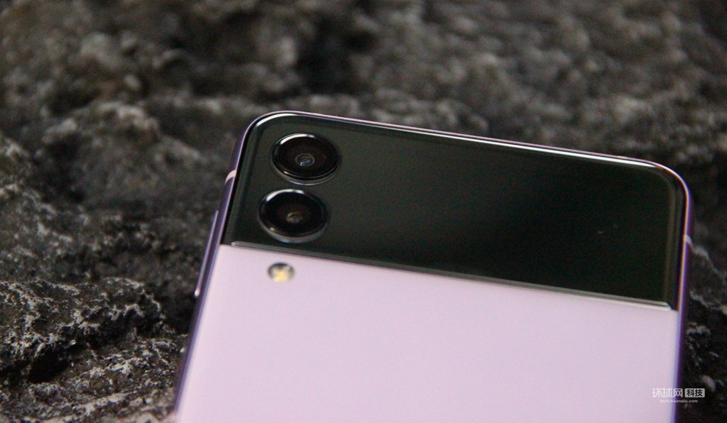 三星galaxyzflip35g体验外部屏幕可玩性增加立式拍照更方便