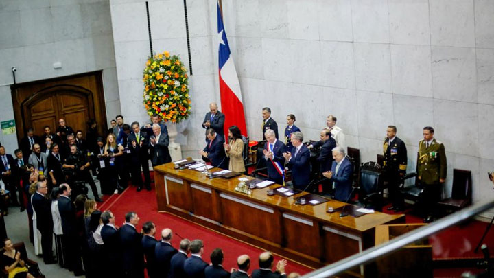 卡斯特宣誓就任智利总统