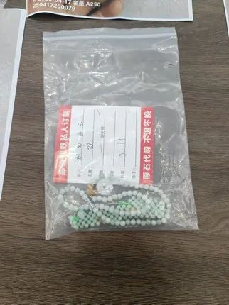 直播间竞拍翡翠原石，“境外执法人员”突然到访抓走主播？插图1