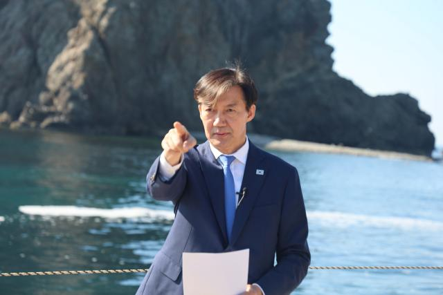 日本政府就韩国前法务部长登独岛提出抗议，韩外交部回应：不接受！
