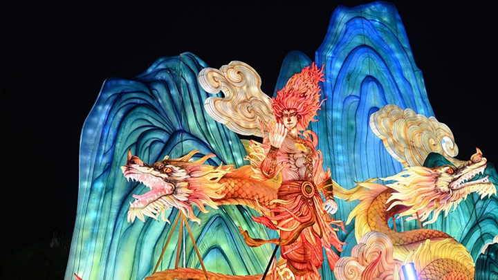 四川：第32届自贡国际恐龙灯会璀璨亮灯