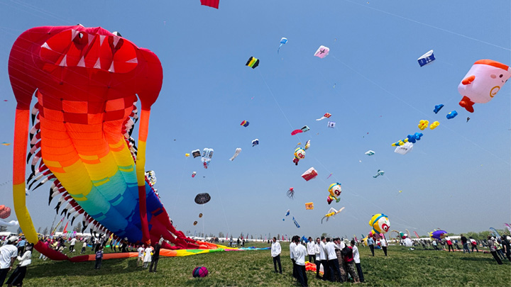 第43届潍坊国际风筝会盛大启幕
