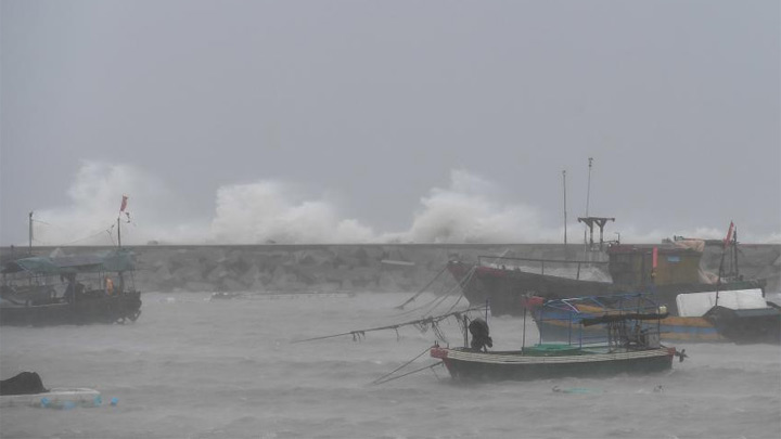 台风“蝴蝶”给海南带来强风雨