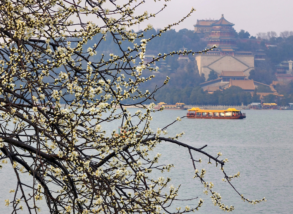 北京：颐和园游船开航