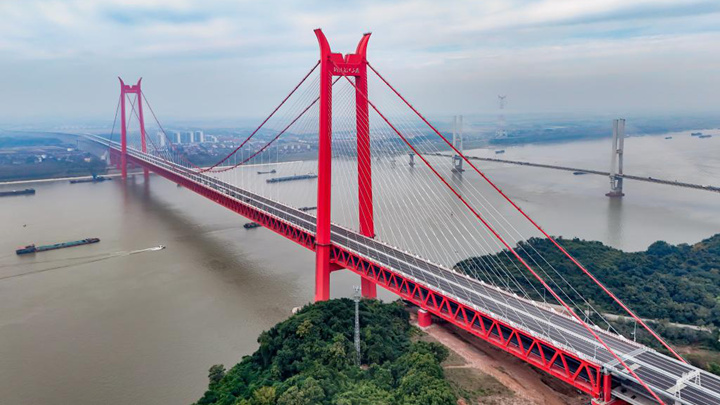 我国首座双层斜拉—悬索协作体系大桥正式通车