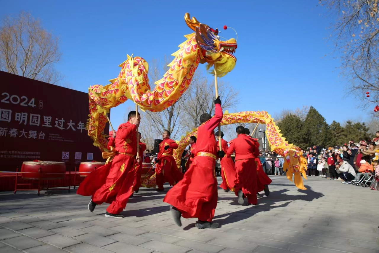 春节期间,圆明园在升平署特别打造了一个文化数字体验区,室内区域设有