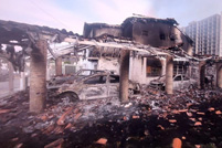 美媒公布美军打击委内瑞拉蒂乌纳堡基地后景象