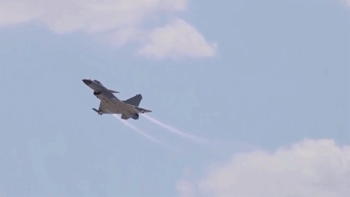 首飞28周年！歼-10战机体系攻防演练现场直击