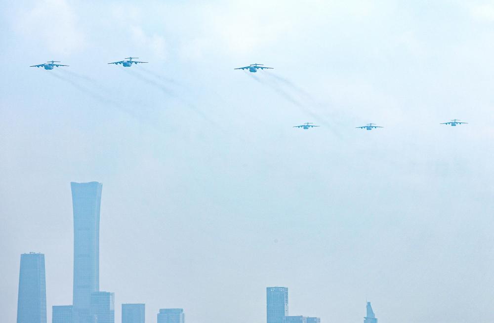装配“中国心”的运-20B公开亮相并接受检阅