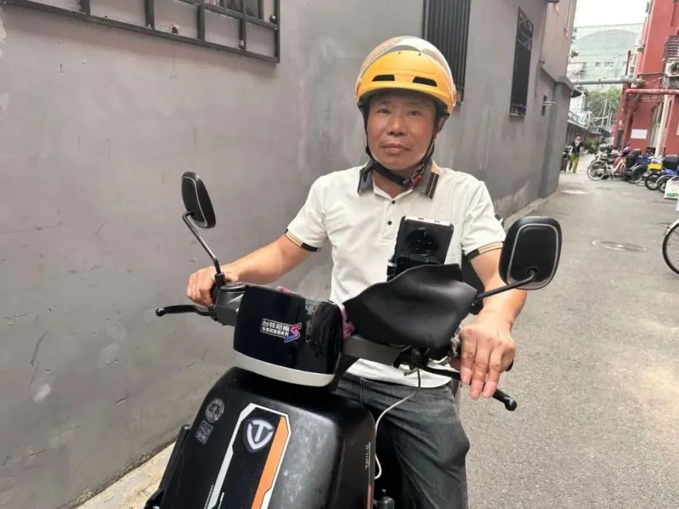 14岁女孩被男子疯狂别车！外卖小哥挺身而出斥退对方，为给患罕见病儿子治病在京跑外卖插图4