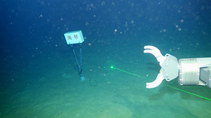 我国自主研制的6000米级深海无人遥控潜水器“海琴”号在南海成功海试