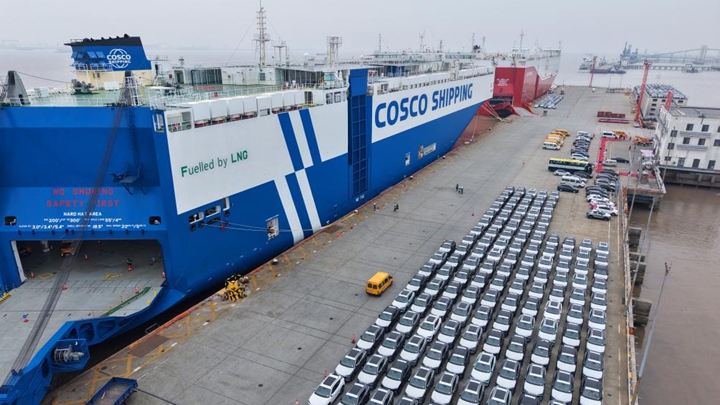 充满活力的上海外高桥海通码头