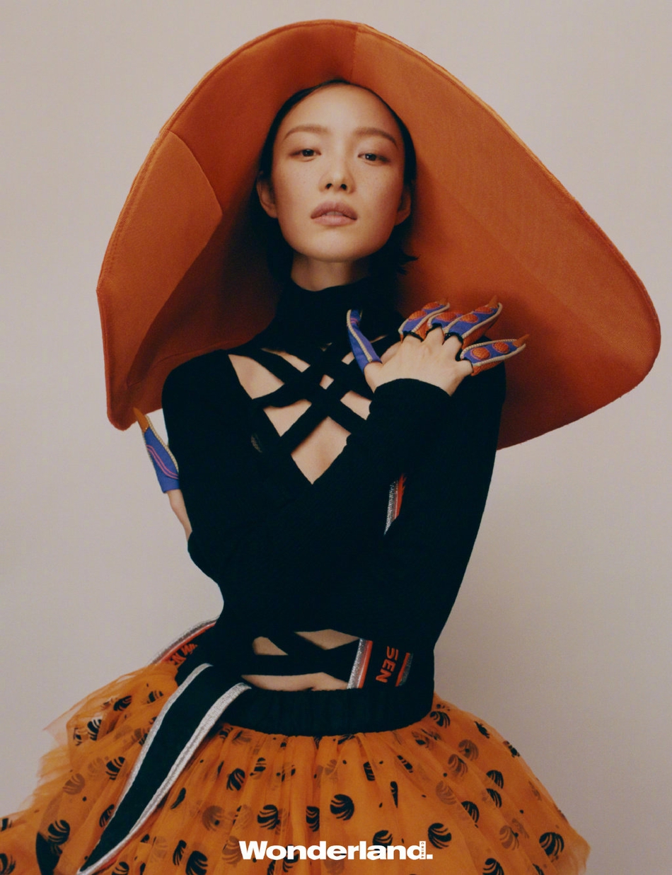 倪妮登杂志封面  化身精灵少女