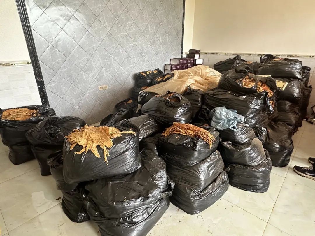全链条打击，11人落网！内蒙古一地警方破获特大非法经营烟丝案插图3