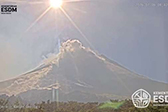 印尼默拉皮火山喷发 火山碎屑流滑行约2000米