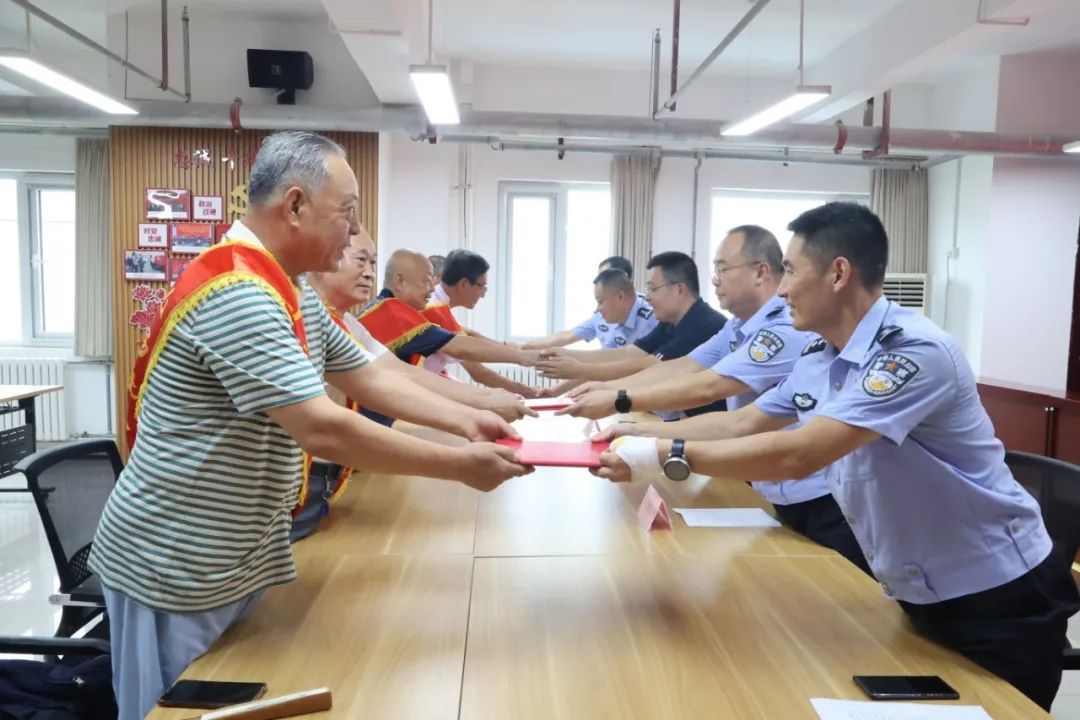 见义勇为！天津跳水救人“比耶”大爷获公安机关认定插图2