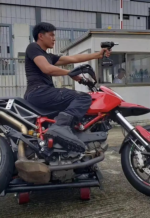 网红女骑手“骑哈雷的小姨”因车祸去世，年仅35岁插图8