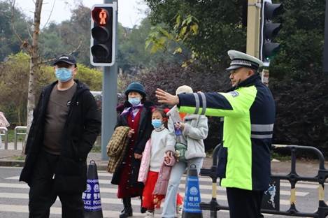 从 “礼让” 到 “自觉”：乐山文明交通建设让城市更有温度