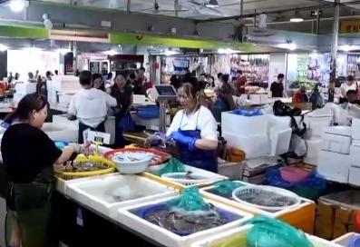 开渔期赶海忙 鲜活海产“游”进市场