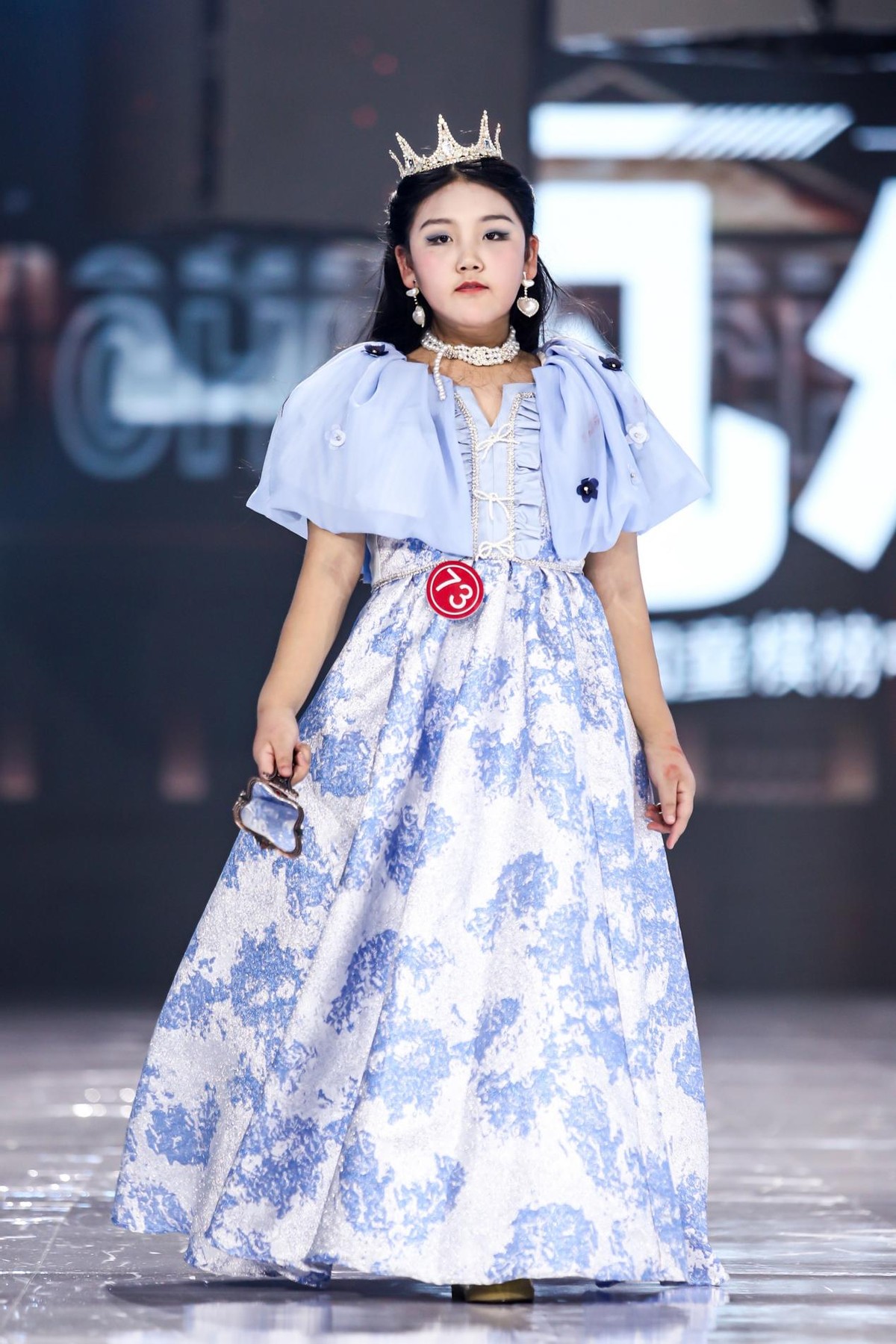刘安琪勇夺2022中国童模榜中榜时尚盛典人气偶像全国十强