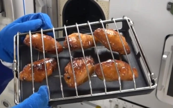 航天员在轨做饭不是梦