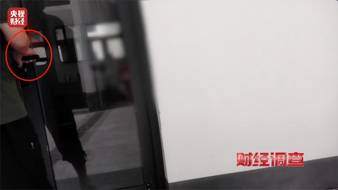 ‌“嫌弃村民素质低、领导视察才开门”！农村新公厕只能看不能用？《财经调查》曝光→插图11
