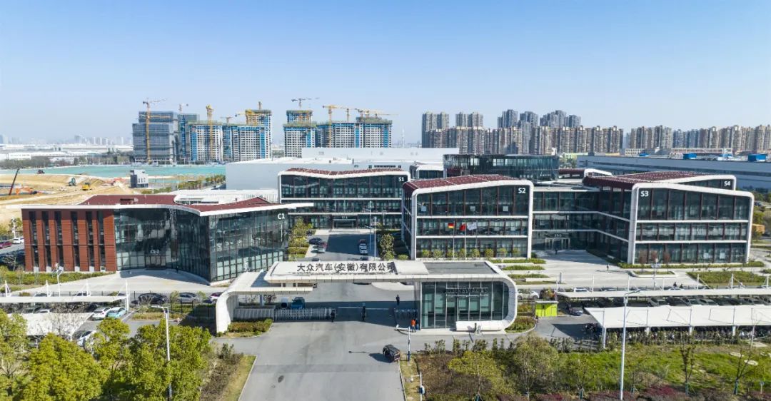 此消息再度将合肥新能源汽车产业推上"热搜",短短数年间,多家知名车企