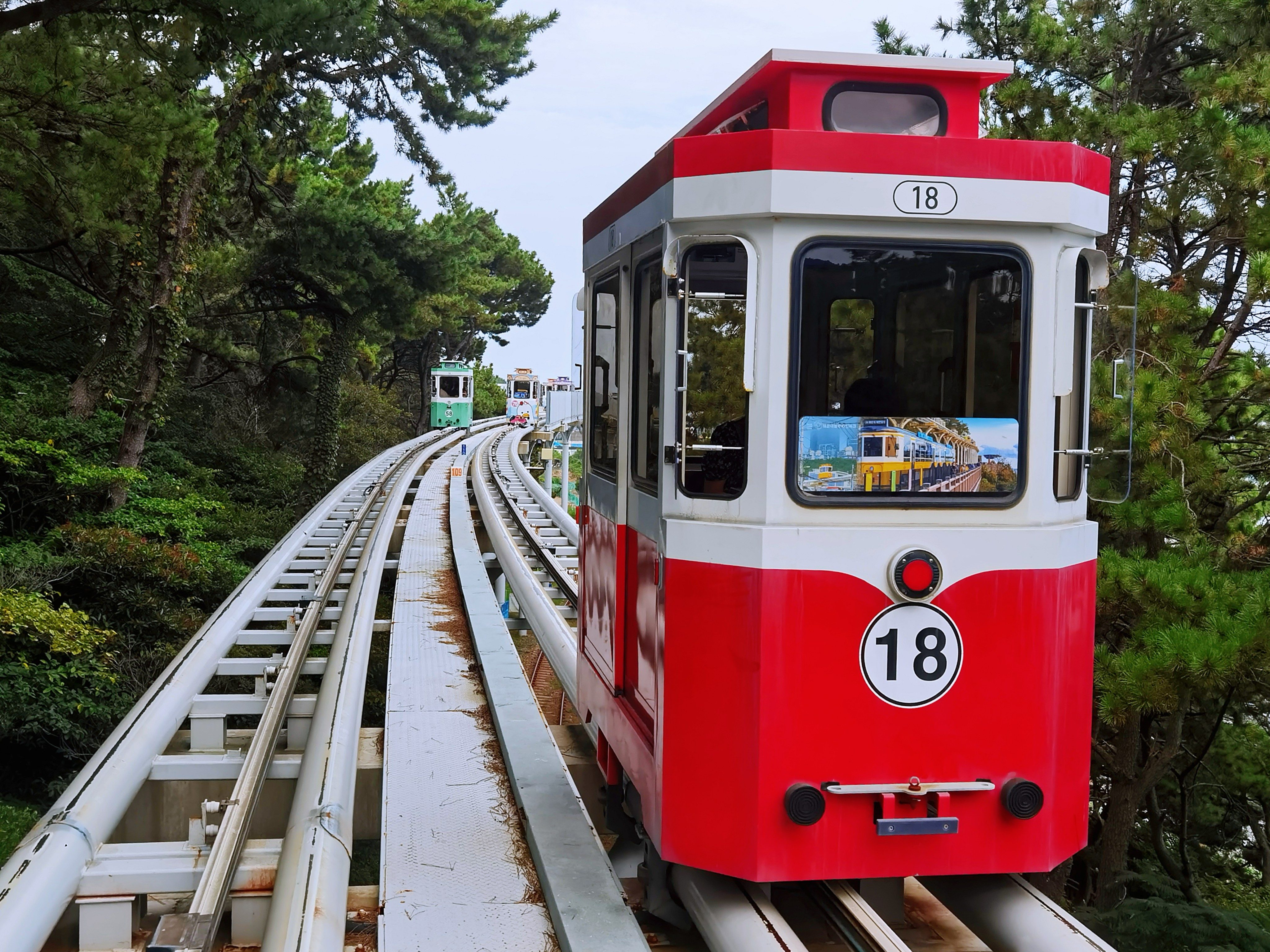 坐釜山“胶囊列车”感受韩剧浪漫