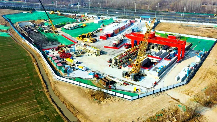 北极深潜、枢纽封顶、热脉贯通 中国工程再突破