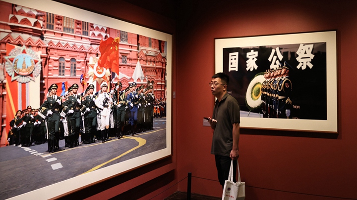 “国社之镜·世纪光影之人民必胜”艺术展上海展开展
