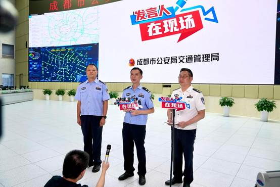成都日均出行车辆超460万辆 交管局《发言人在现场》话“治堵”