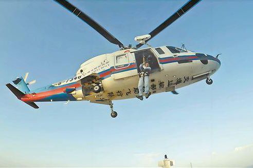 厦门首例！医生从直升机上索降救援