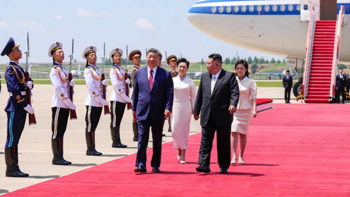 习近平抵达平壤开始对朝鲜进行国事访问